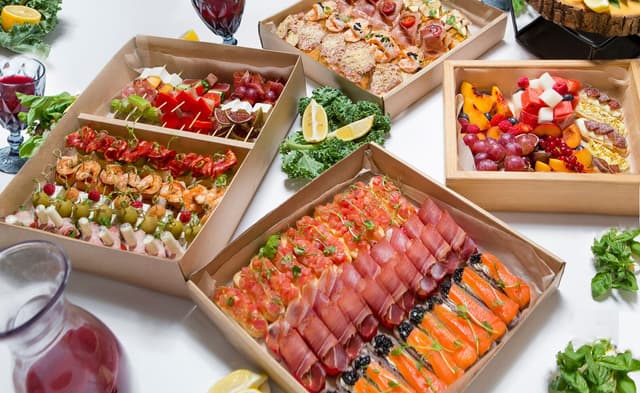 Picnic & Outdoor Boxes • Fresh & Beautiful To-Go Meals-0